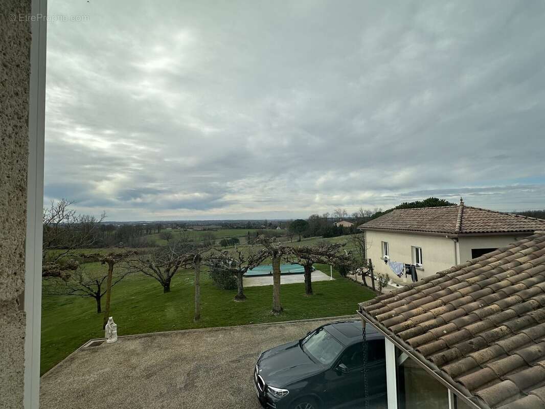 Maison à BOURGOUGNAGUE