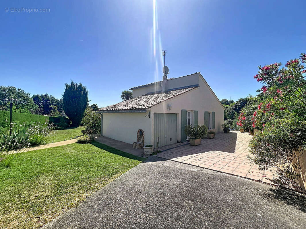 Maison à AUZIELLE