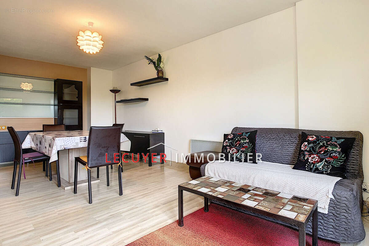 Appartement à VALLAURIS
