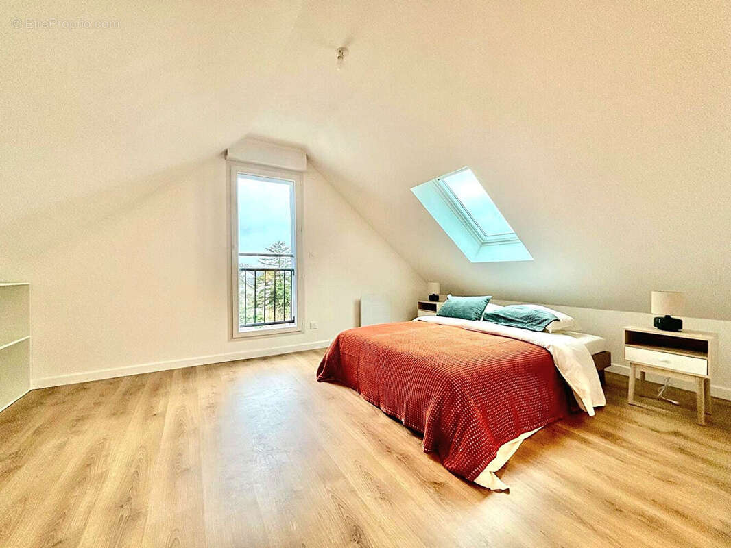 Saint-Marc-sur-Mer ! Duplex Loft T5 avec terrasse, garage, parking et aperçue mer - photo 4