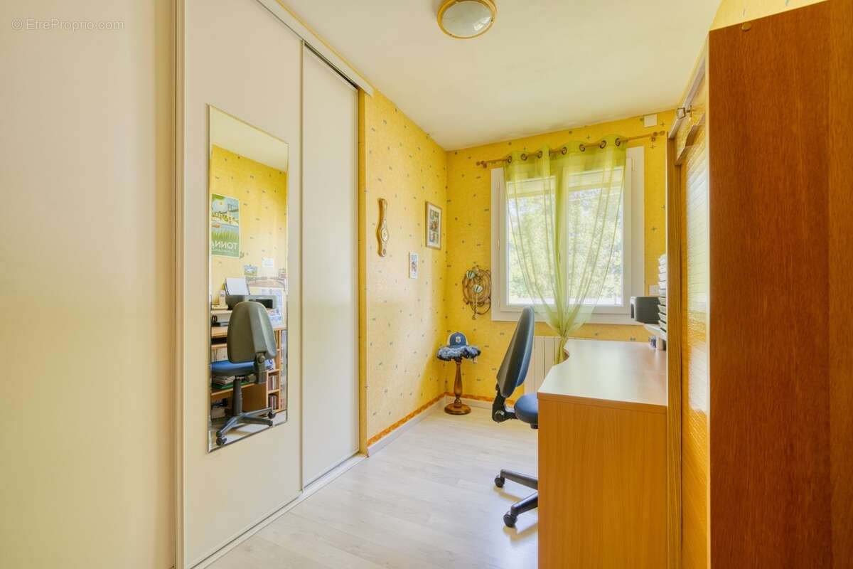 Maison de plain-pied de 135 m² à vendre - 4 chambres - 1 bureau - 7 pièces TONNAY CHARENTE (17) - photo 15
