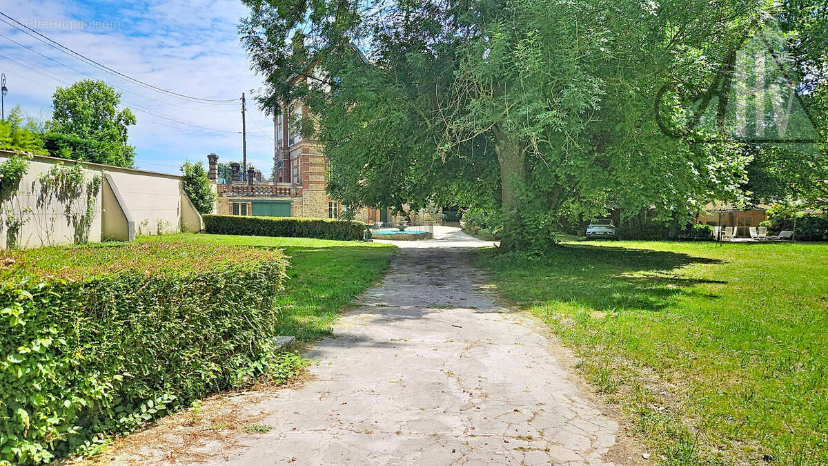 Maison à COUILLY-PONT-AUX-DAMES