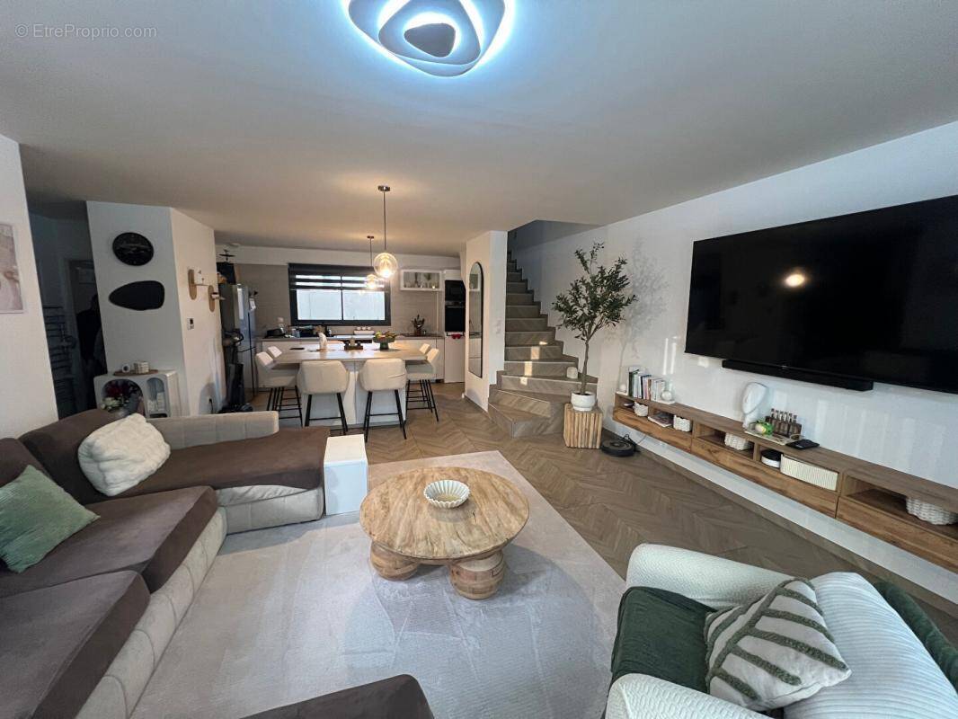 Maison à GUILHERAND-GRANGES