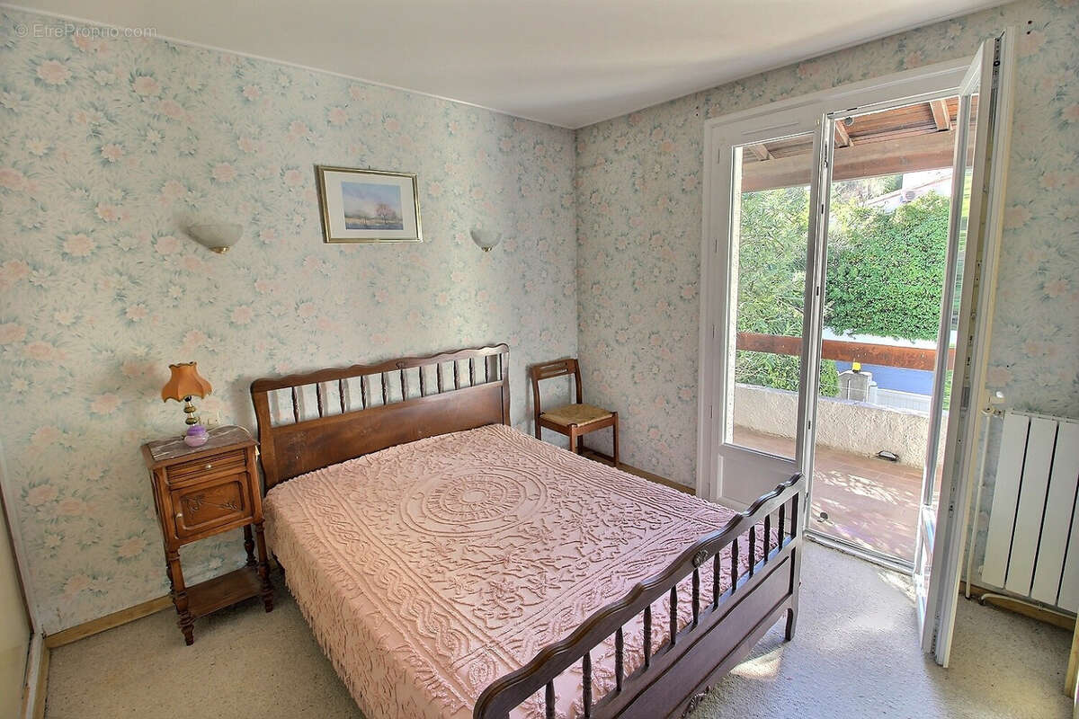 Maison à SAINT-CLEMENT-DE-RIVIERE