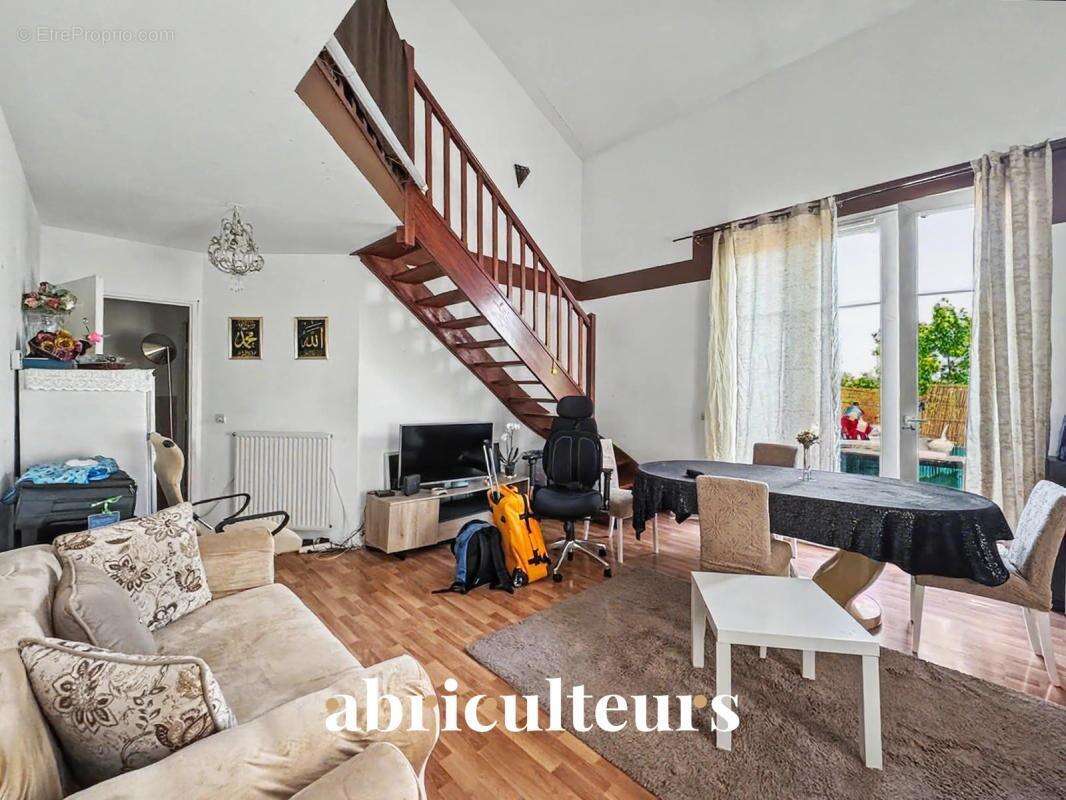 Appartement duplex - 78 m² - 4 pièces - en vente à Villeneuve-la-Garenne Avenue du Ponant (92390) - photo 4