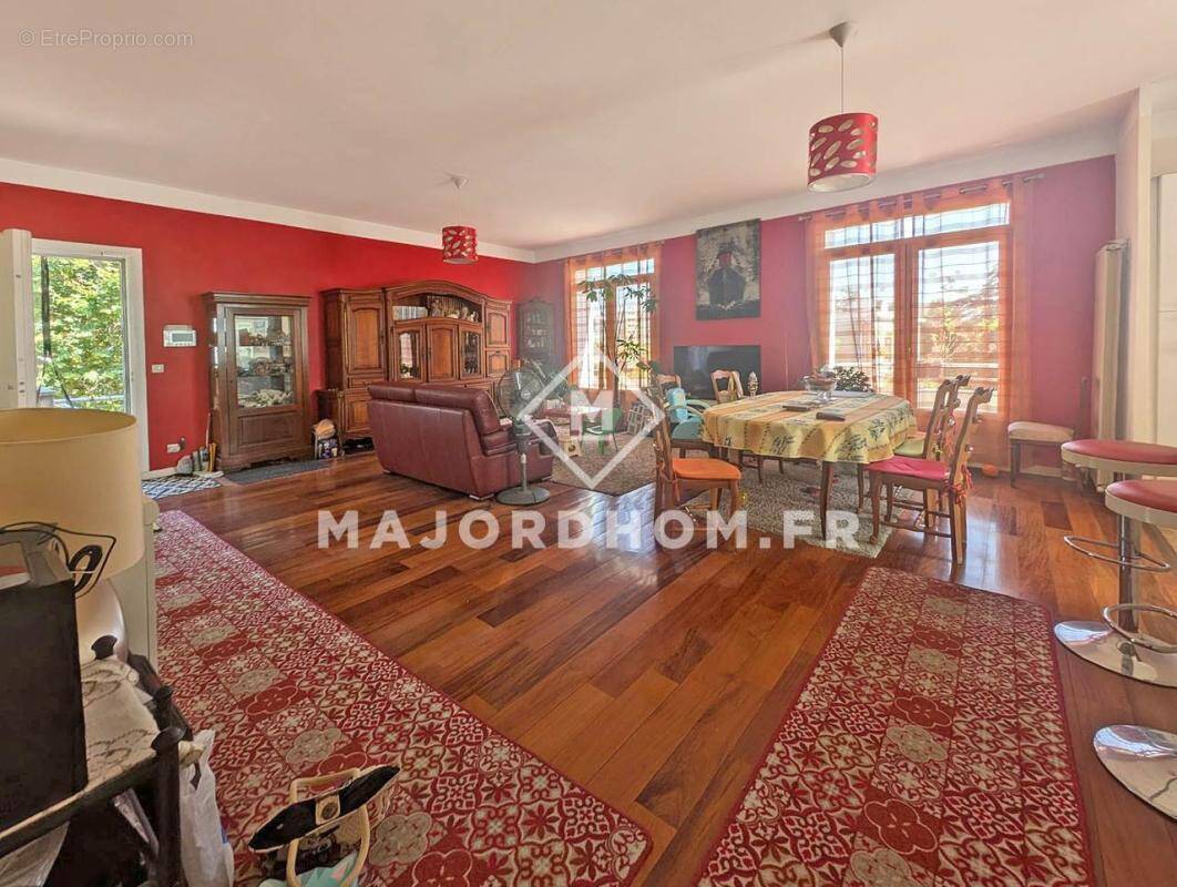 Appartement à MARSEILLE-4E