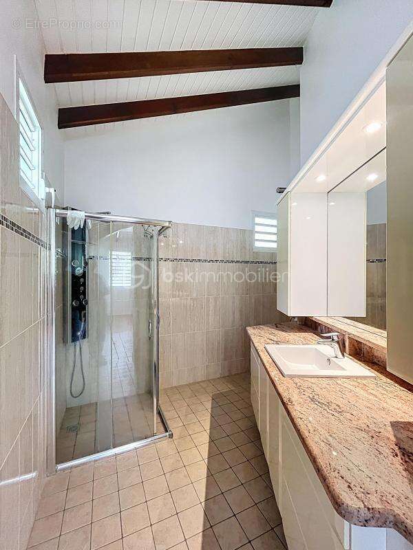 Maison à PETIT-BOURG