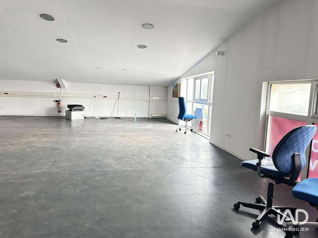 Photo 7 - Commerce à SARTROUVILLE