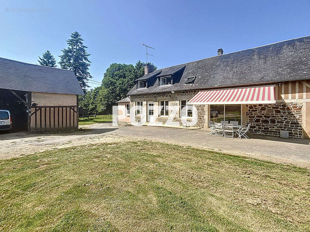 A VENDRE : Corps de ferme rénové alliant confort et modernité 137 m² - photo 3