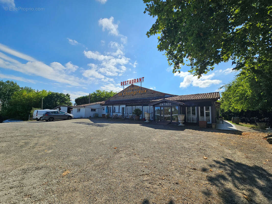 Commerce à MONTGEARD