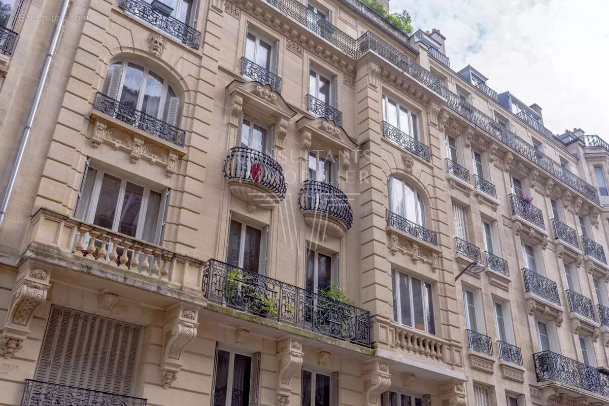 Appartement à PARIS-17E