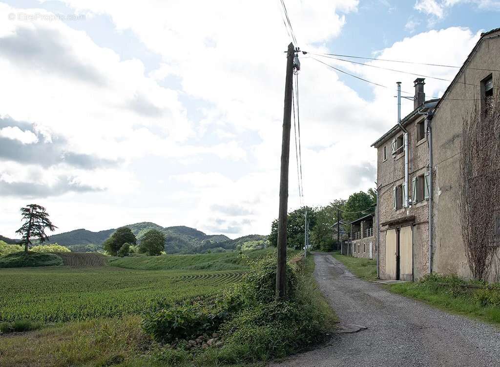 Maison à SAINTE-COLOMBE-SUR-L'HERS