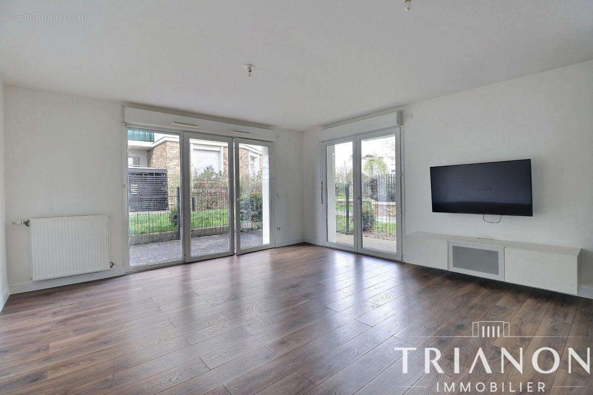 Studio avec vaste séjour de plus de 28 m² et belle terrasse de 16.30 m² - photo 2