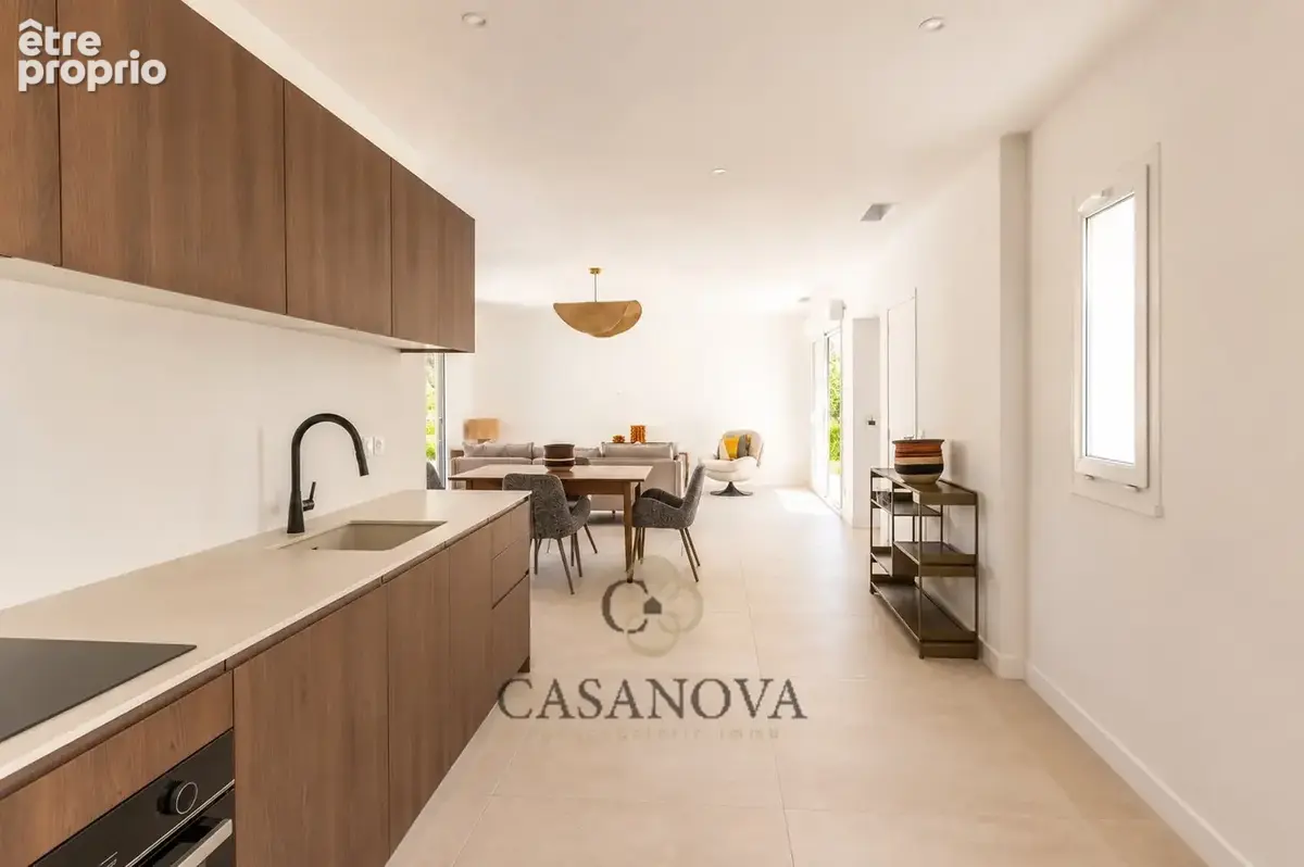 Castelnau-le-lez  villa moderne entièrement rénovée aux prestations haut de gamme. - photo 10