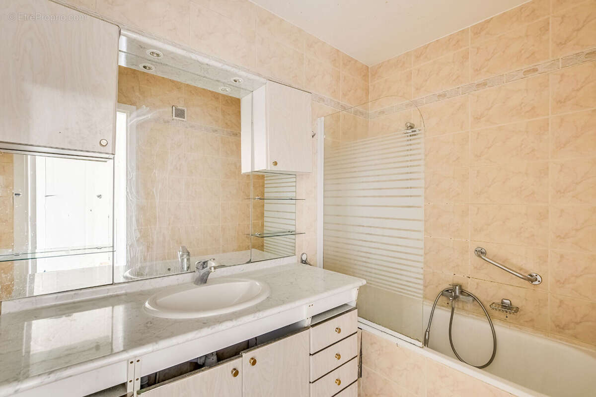 Appartement à PARIS-19E