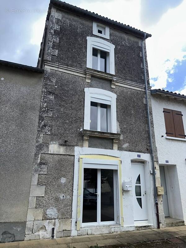 Maison à SAINT-SECONDIN