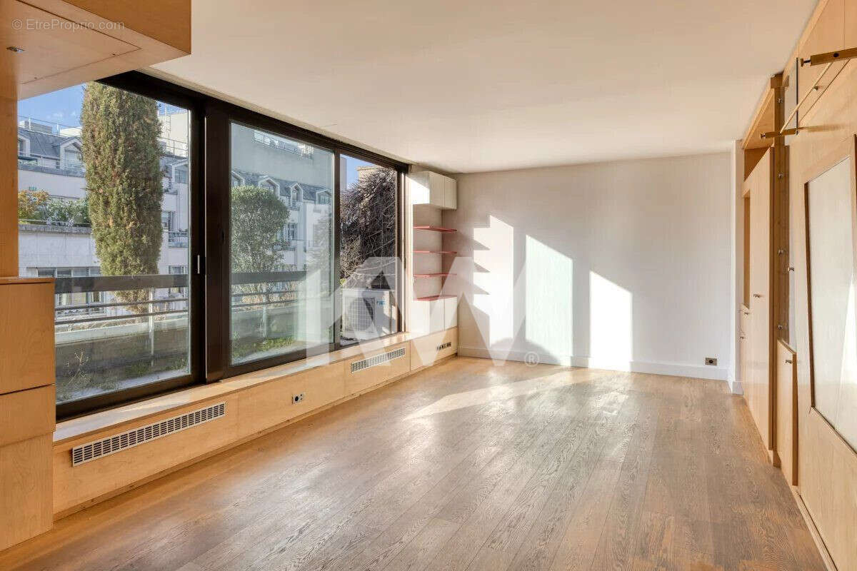 Appartement à PARIS-8E