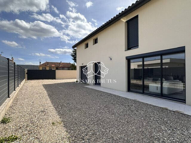 Maison à DECINES-CHARPIEU