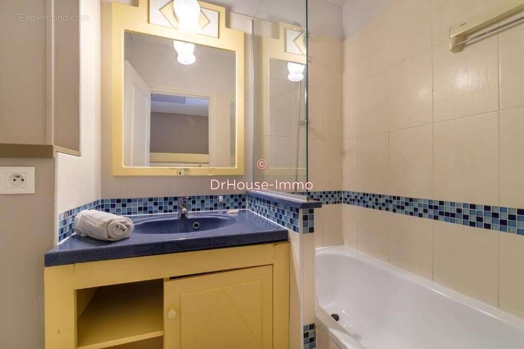 Appartement à SAINT-LAURENT-DU-VAR