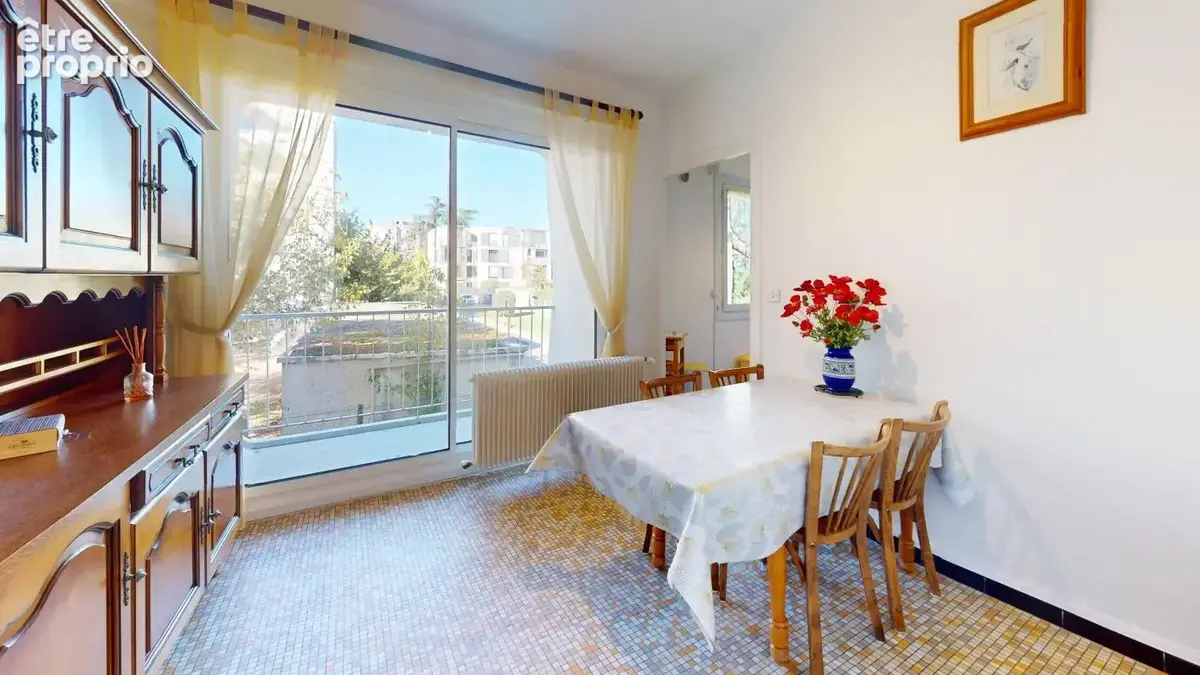 Appartement T3 de 77 m² À Vendre avec balcon, cave et box fermé inclus - photo 2
