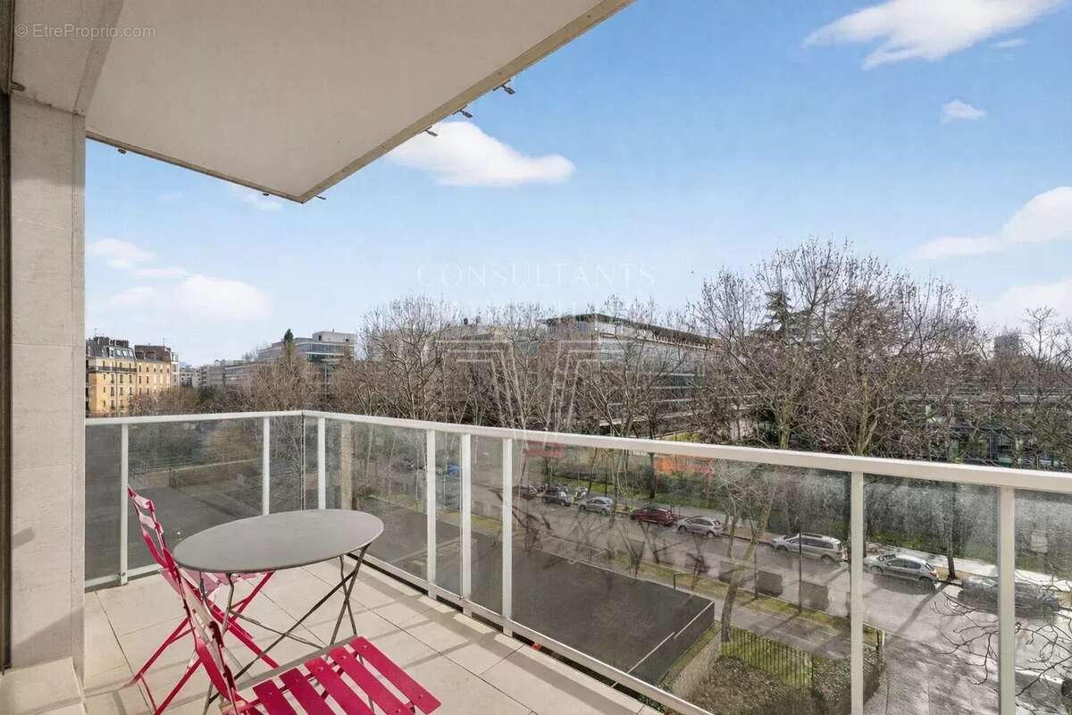 Appartement à NEUILLY-SUR-SEINE