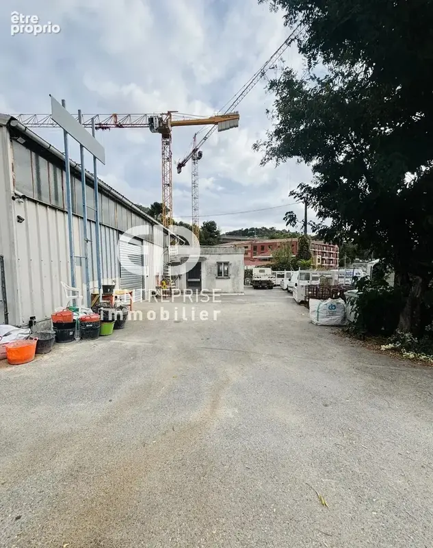 A VENDRE ENTREPÔT à ST ANDRE DE LA ROCHE d'une superficie de 400m² avec Bureaux et Extérieur de 500m² - photo 2