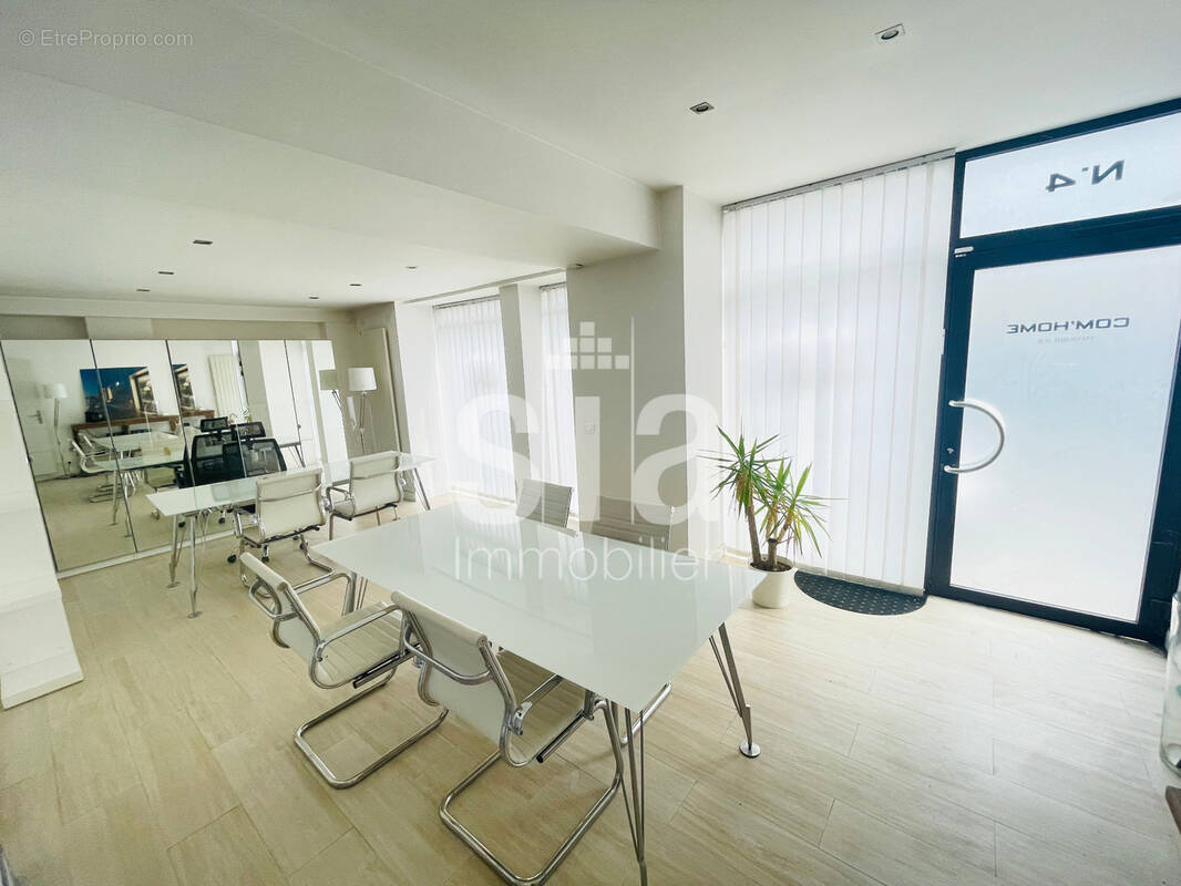 Commerce à NEUILLY-PLAISANCE