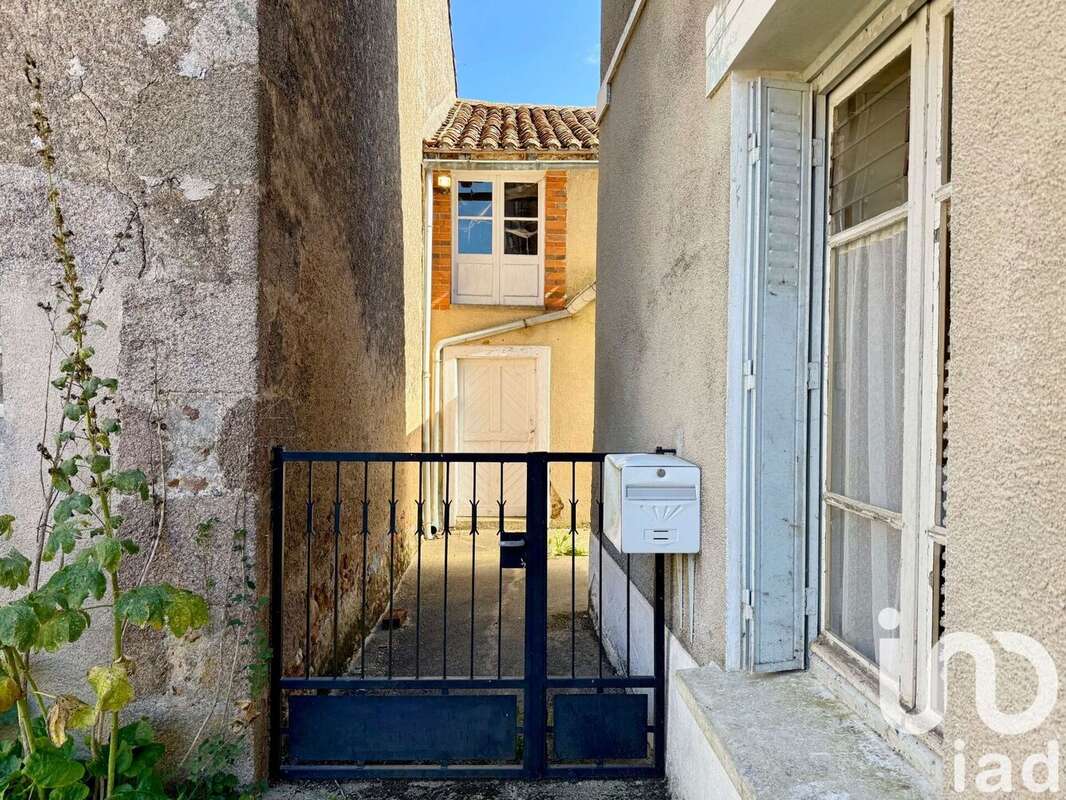 Maison 96 m² à Millac  - photo 2