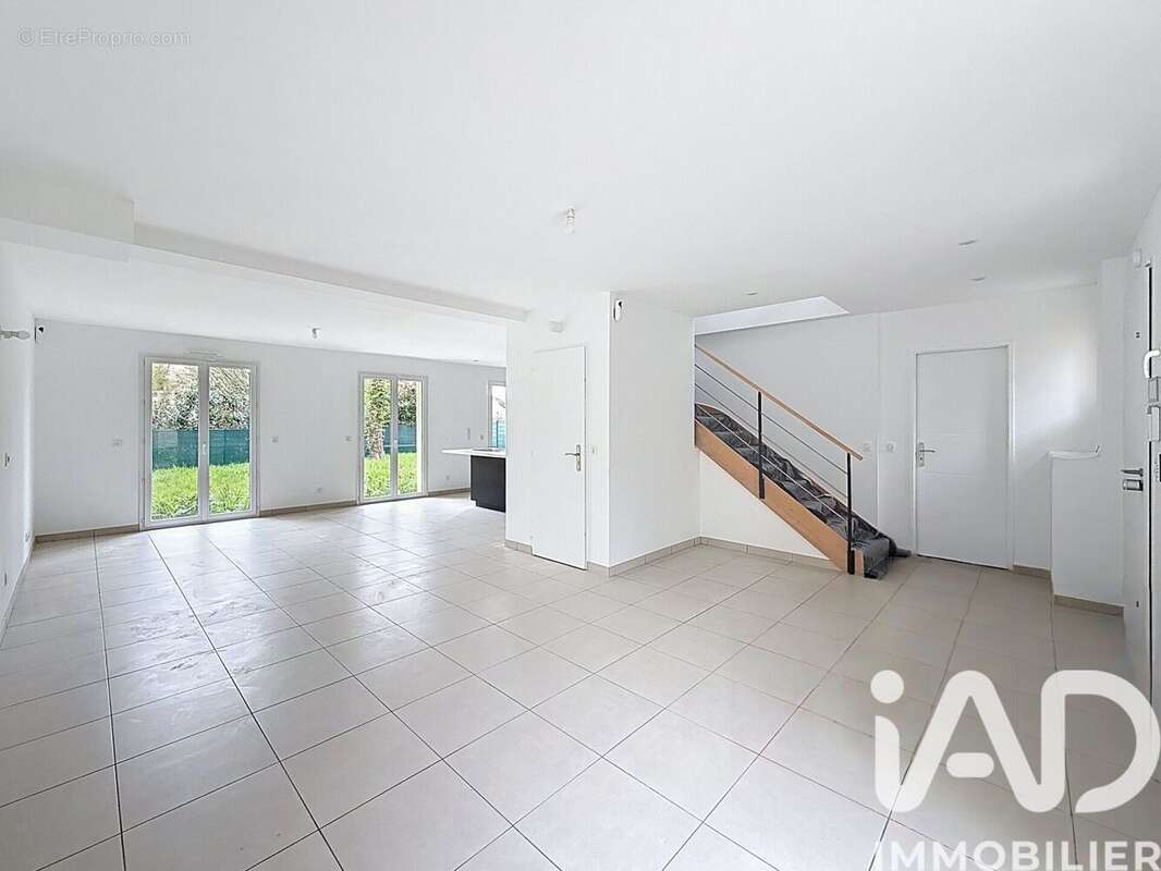 Photo 2 - Maison à VERRIERES-LE-BUISSON