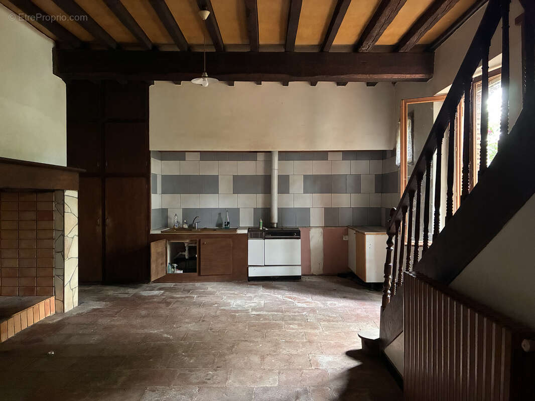 Ancienne maison bourgoise à rénover avec dépendances - photo 3