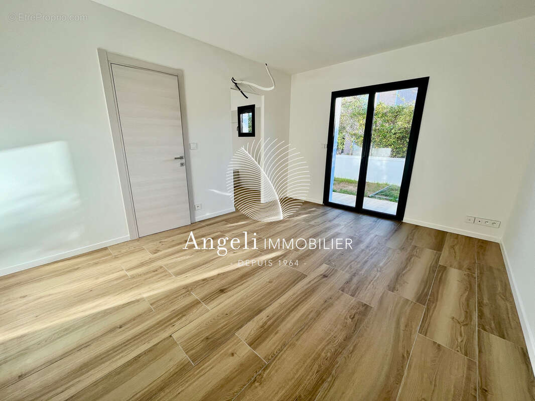 Maison à FREJUS
