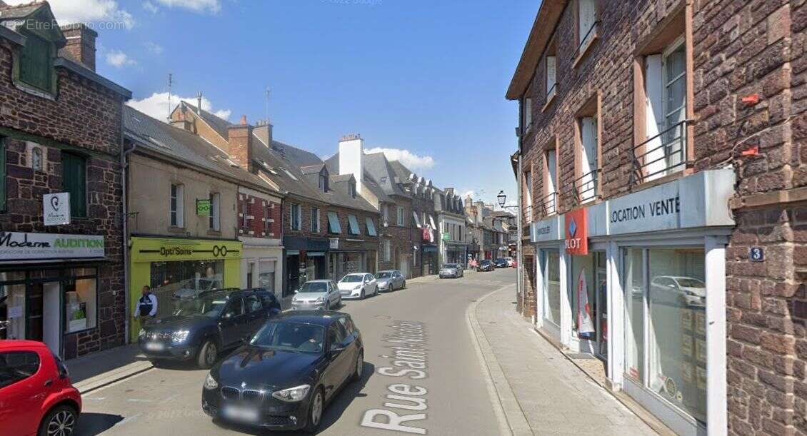 Terrain à MONTFORT-SUR-MEU