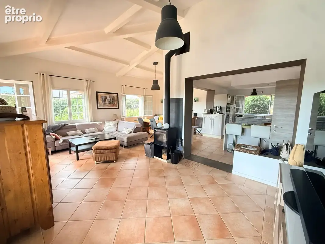 Bagnols en foret, villa dominante au calme avec piscine  et appartement independant - photo 8