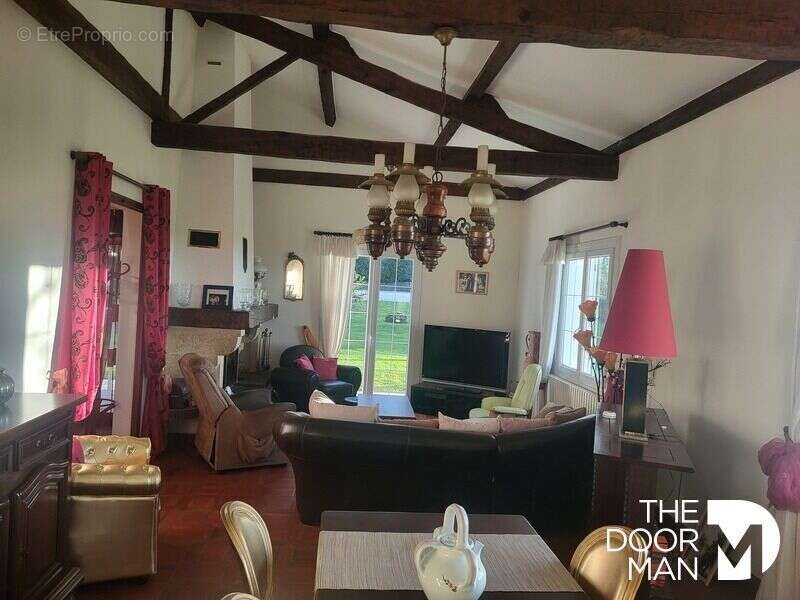 Maison à SAINT-GELAIS