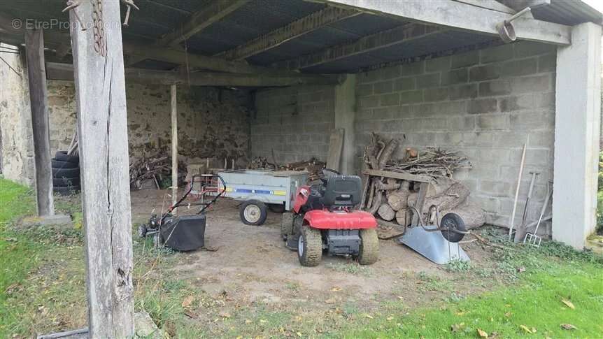 Maison à LUSSAC-LES-EGLISES