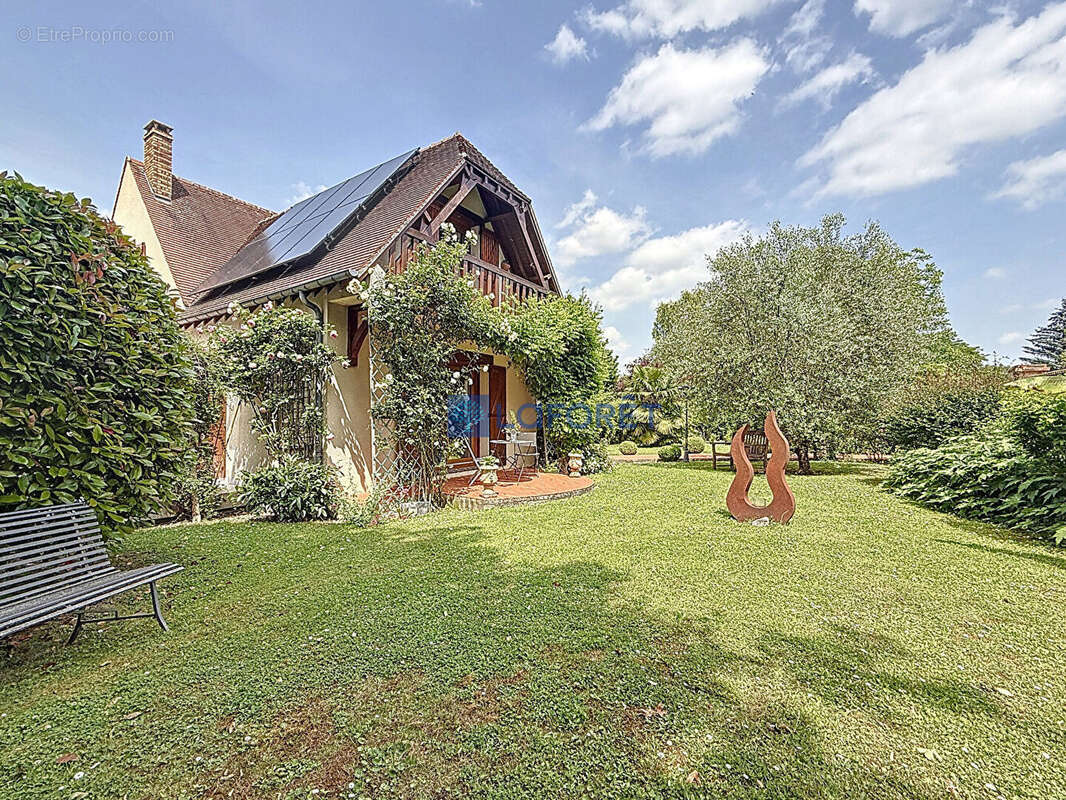 Maison à CONDE-SAINTE-LIBIAIRE