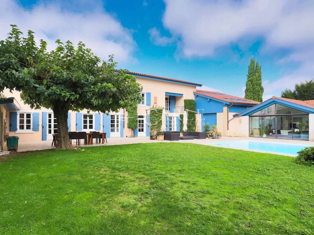 Maison à SAINT-BONNET-DE-MURE