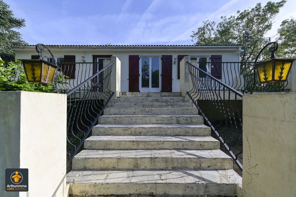 Maison à FRONTENAY-ROHAN-ROHAN