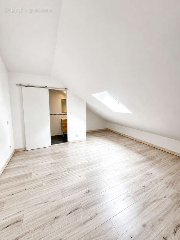 Duplex bon état , avec terrasse de 36 m2 . - photo 6