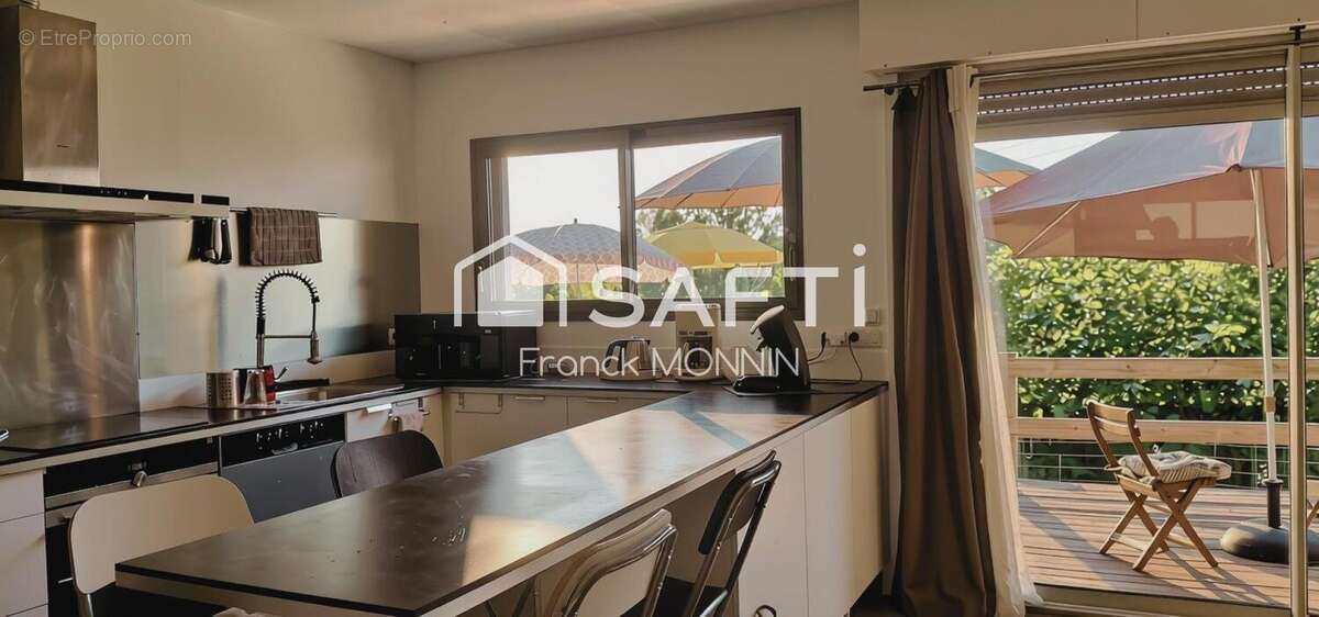 Maison 145 m² à Saint-Sulpice-Et-Cameyrac  - photo 3