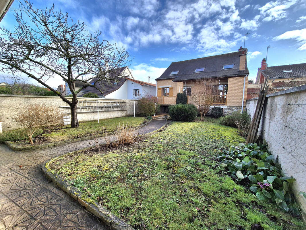 Maison 6 pièces avec dépendance - photo 17