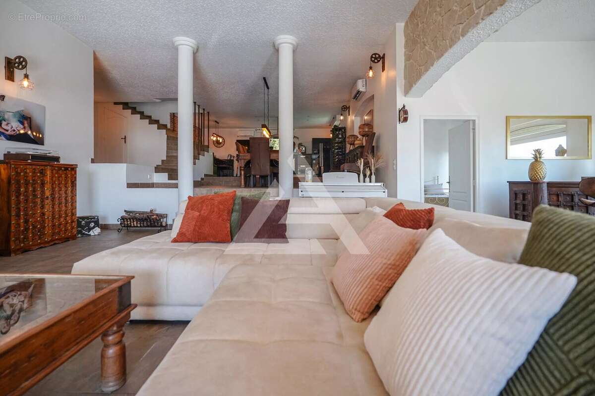 Maison à EZE