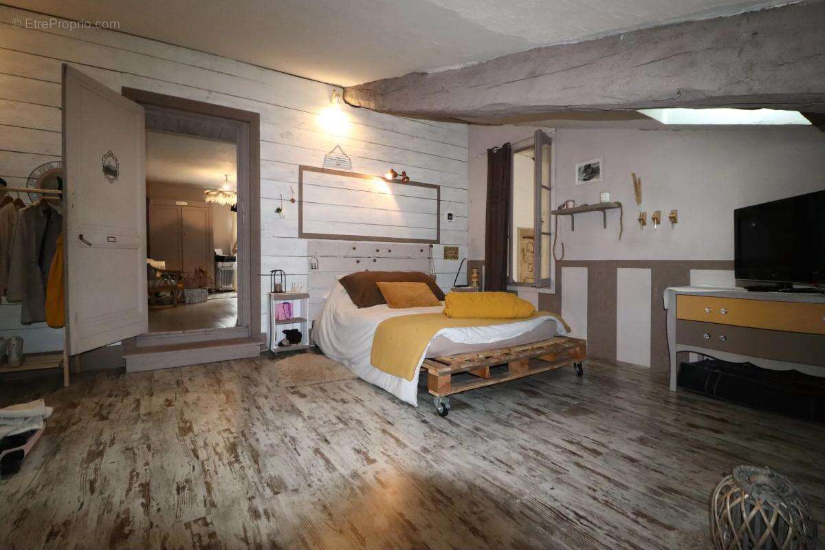 Maison à SAINTE-FOY-LA-LONGUE