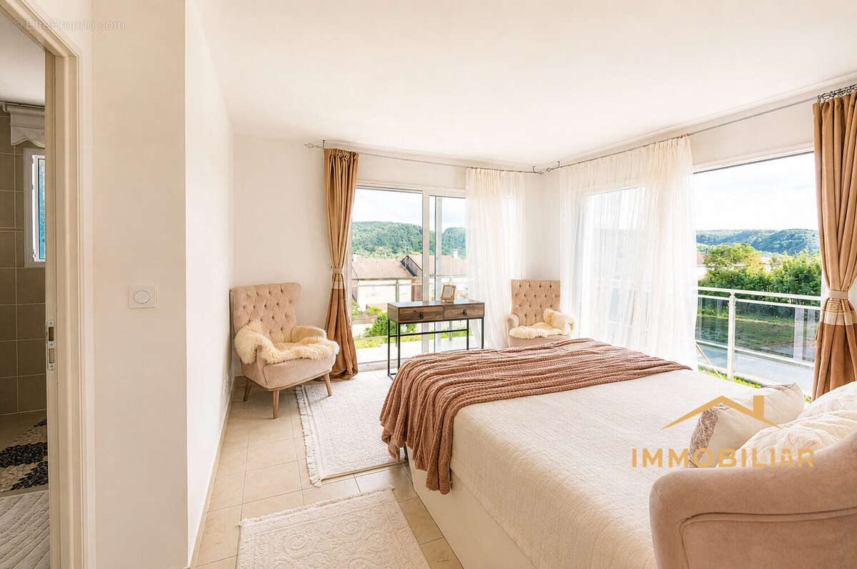 Maison 156 m² à Lancrans  - photo 5