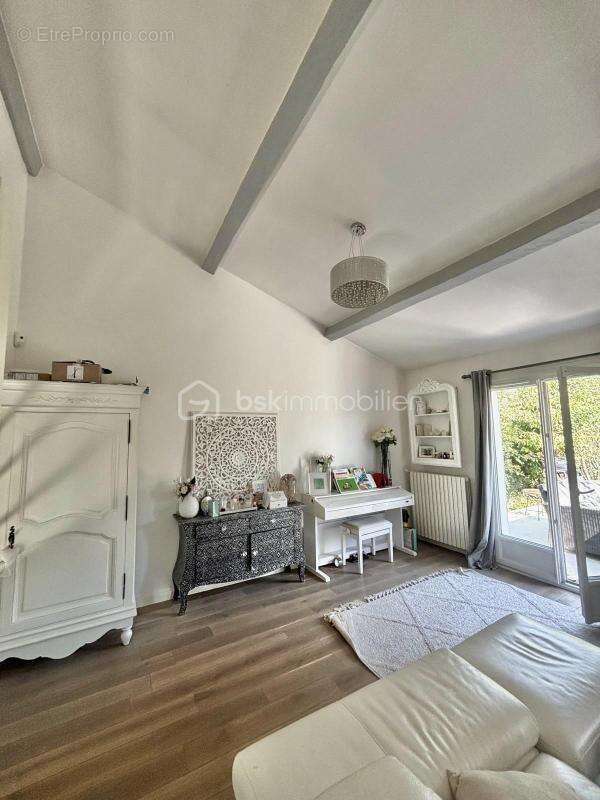 Maison à VERRIERES-LE-BUISSON