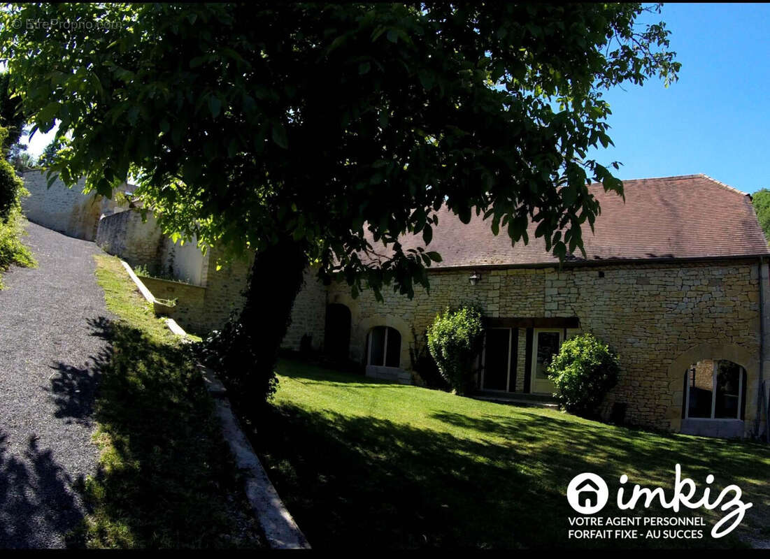 Maison à PEYRILLAC-ET-MILLAC