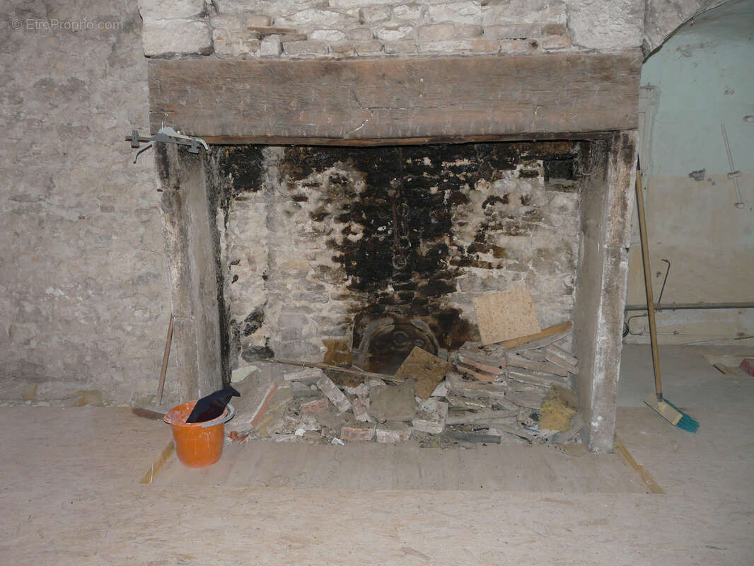 Maison à CASTELNAU-MONTRATIER