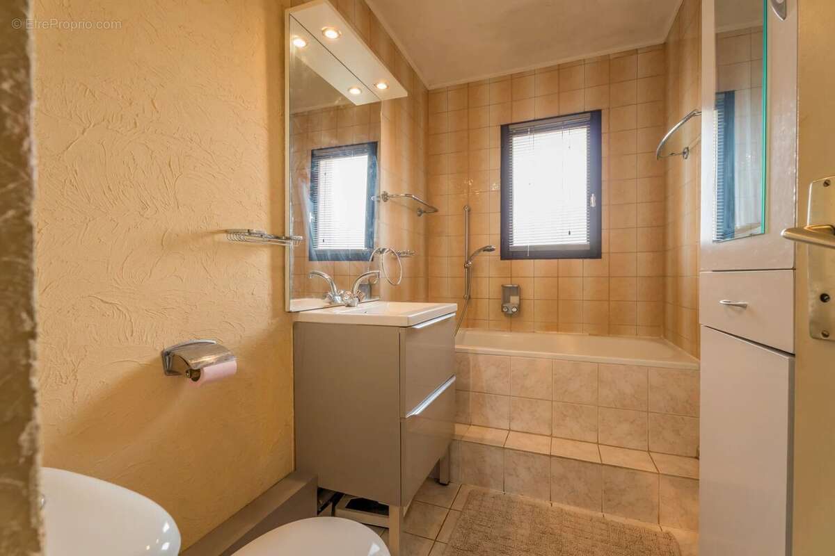 Maison mitoyenne T5 avec jardin - photo 10