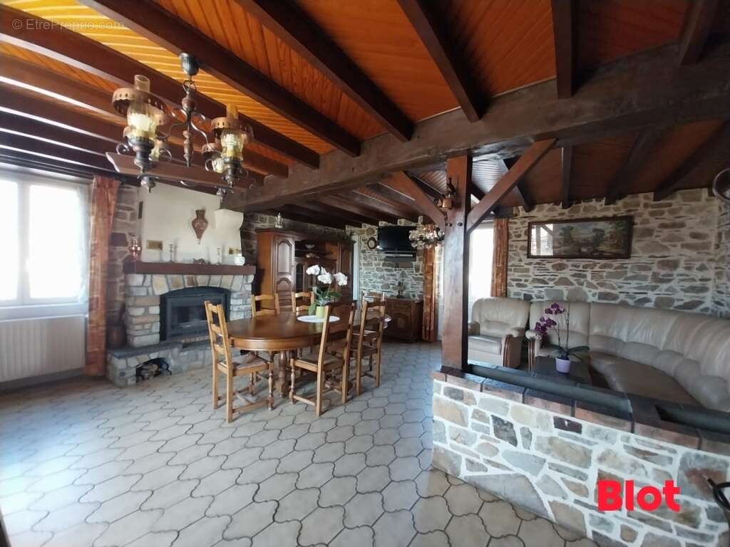 Maison à SAINT-SULPICE-DES-LANDES