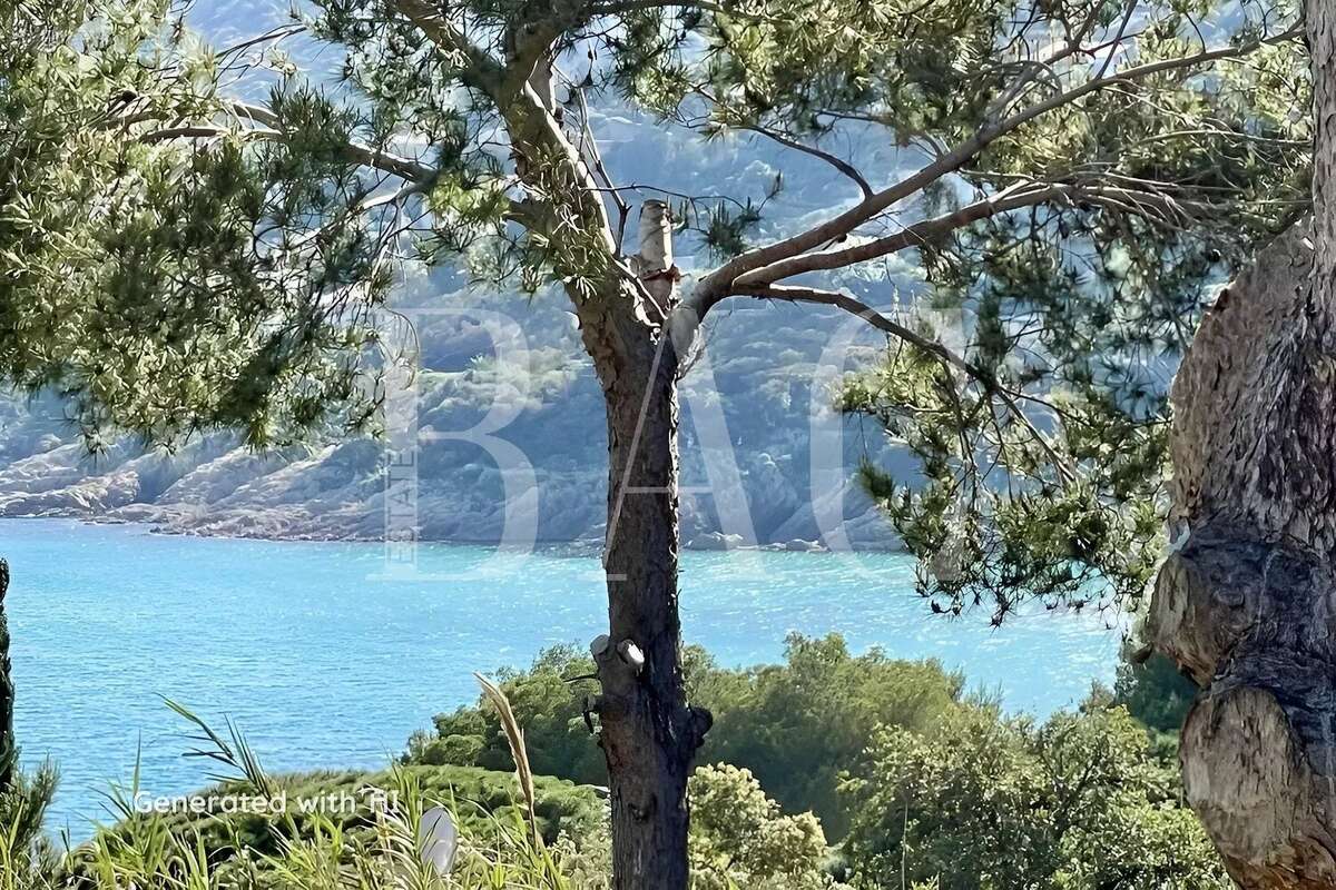 Villa à Ramatuelle, dans un domaine privé et à seulement 300 mètres de la plage - photo 7